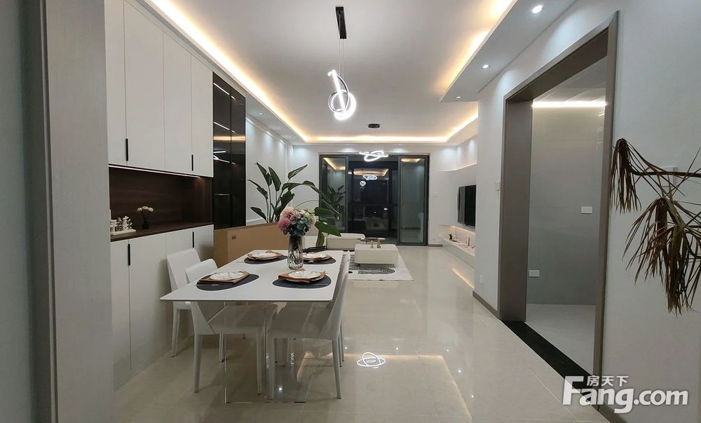 精装关门卖,楼层好,周围商圈配套齐全,贵阳观山湖世纪城世纪城龙慧苑